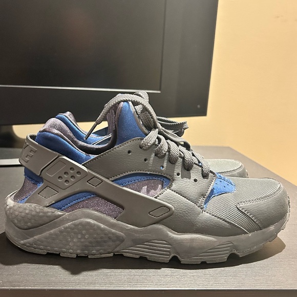 Nike Men’s Hurache Shoes - Size 10.5 (Black/Blue) - Picture 1 of 5